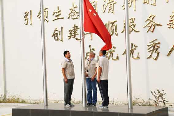 烟台华顺油气润滑运动会之奏国歌升国旗