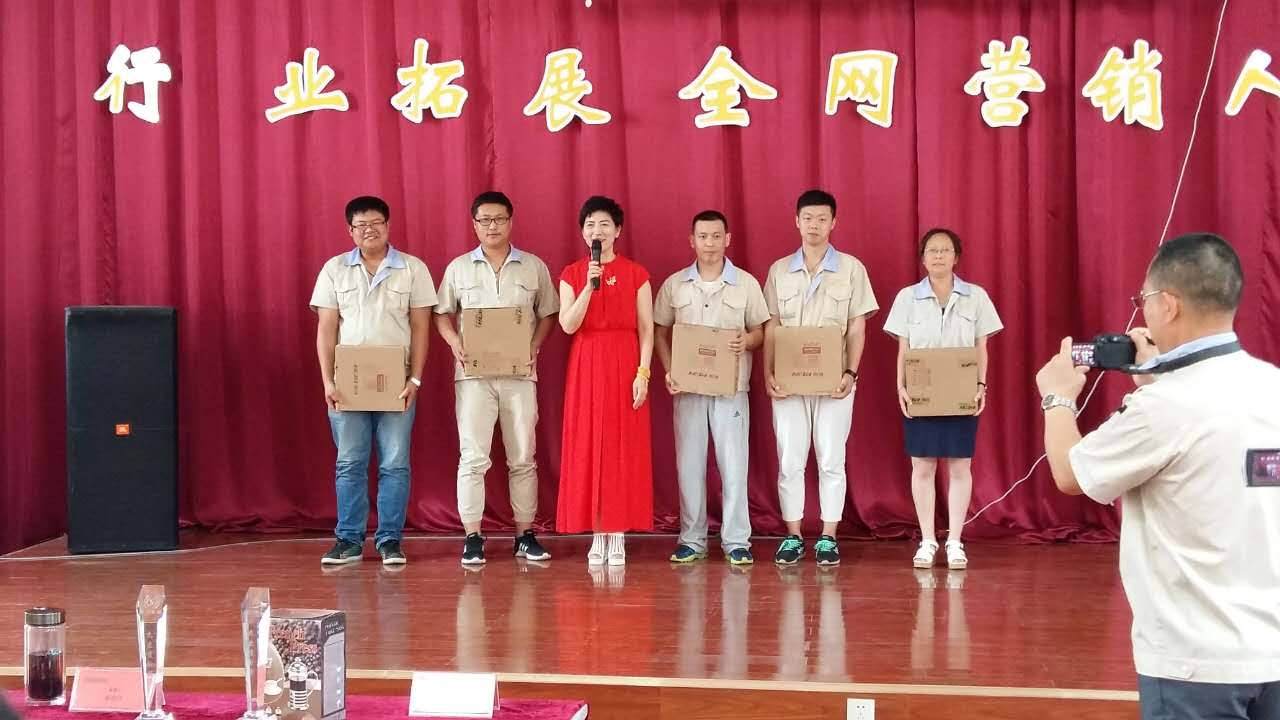 创新是源 质量为本—烟台华顺油气润滑厂家迎来产品日